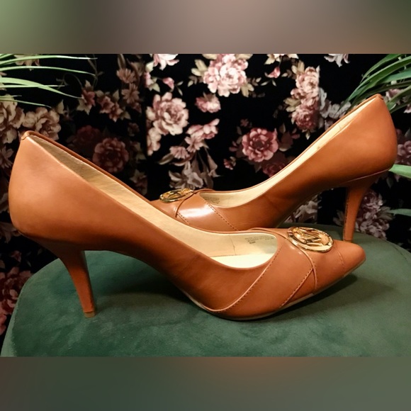 NWOT Michael Kors Warm Brown Leather Gold Toned Logo Tip 3 Inch Heels Size 6.5M - Picture 7 of 8